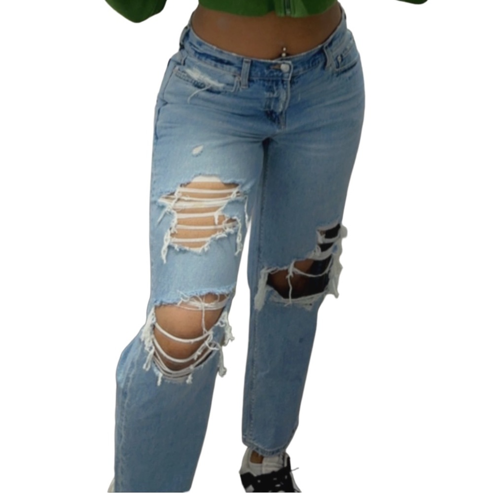 American Eagle Outfitters Light Wash Ripped Boyfriend Jeans